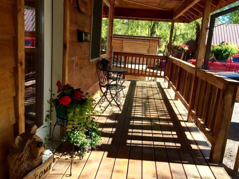 Susitna River Lodging, Suites タルキートナ エクステリア 写真